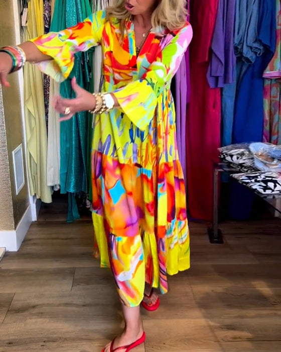 Farverig kjole med vide ærmer