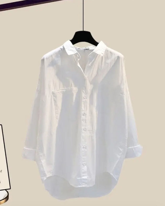 Tredelt sæt | Top med tværgående design, hvid skjorte og grå bukser