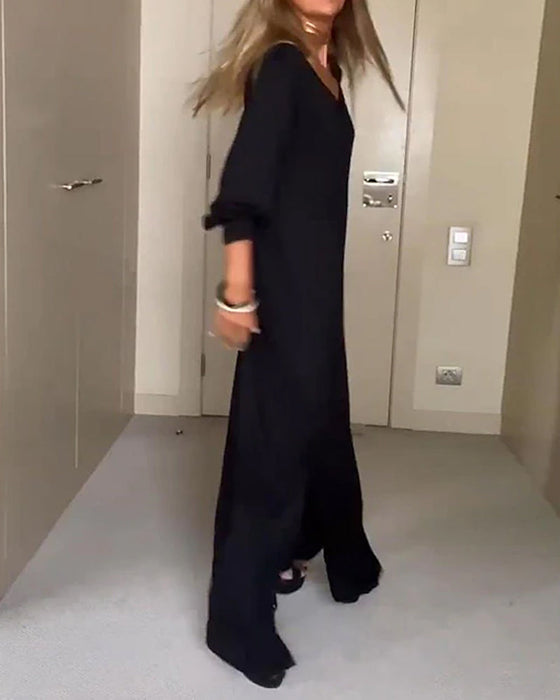 Afslappet ensfarvet kjole med v-hals