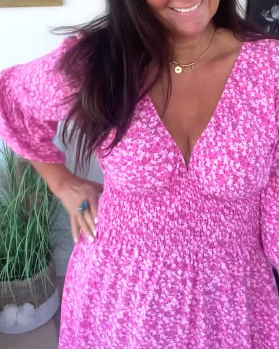 V-halset kjole med vide ærmer