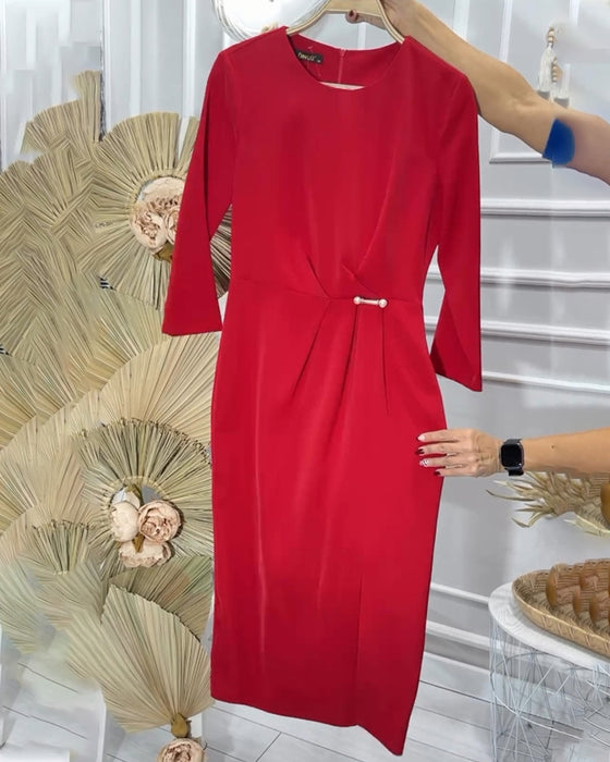 Romantisk lang rød kjole med rund hals