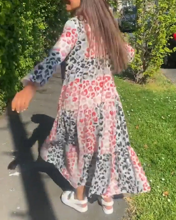 V-halset kjole med flæser og print