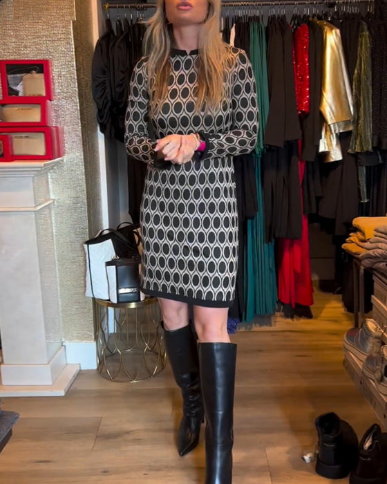 Cirkelmønstret knælang kjole