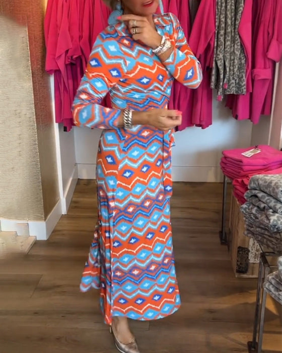 Farverigt mønstret kjole med reverskrave