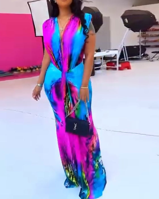 Farverig kjole uden ærmer med tilspidset talje