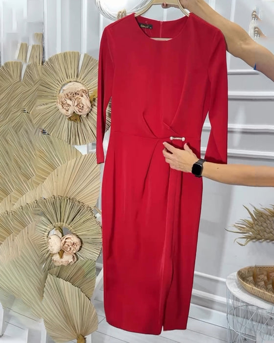 Romantisk lang rød kjole med rund hals