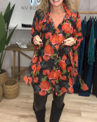 Lang blomsterbluse i løs pasform