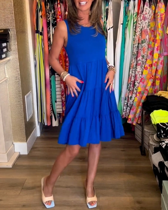 Blå ærmeløs kjole med plisseret nederdel