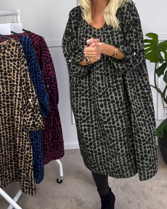 Retro prikket kjole med v-hals