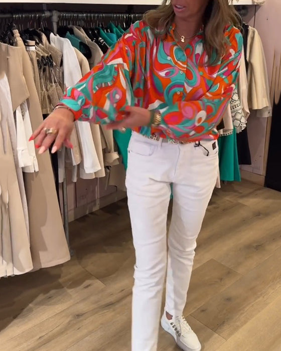 Løs bluse med abstrakt print