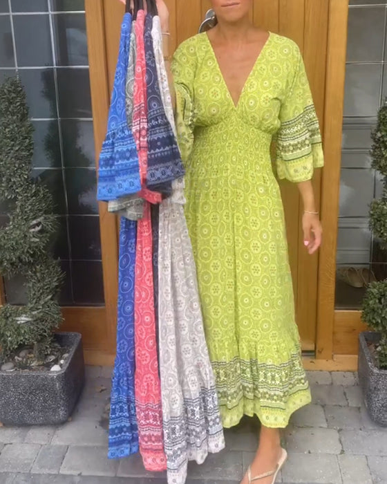 Kjole med dyb v-udskæring