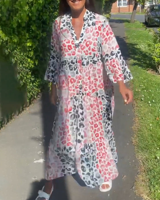 V-halset kjole med flæser og print