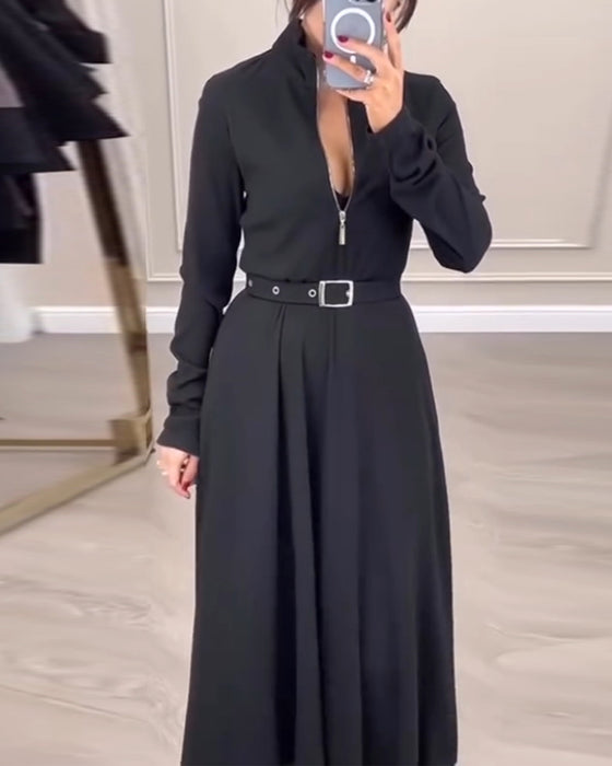 Kjole med justerbar udskæring og lynlås