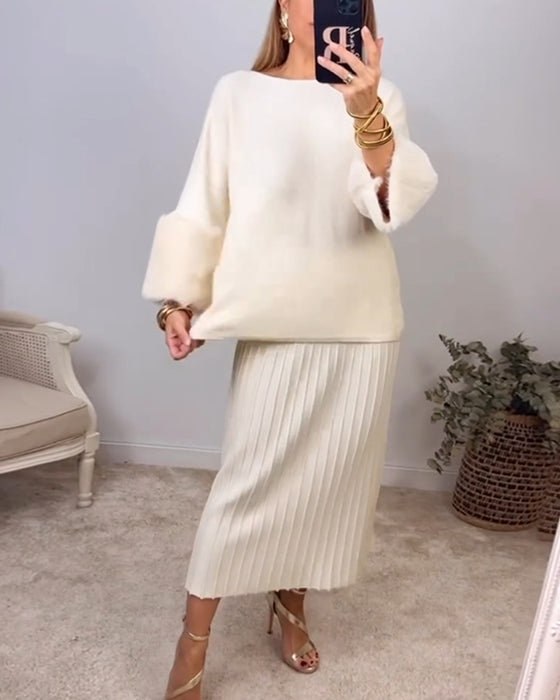 Elegant hvid sweater med plysmanchetter