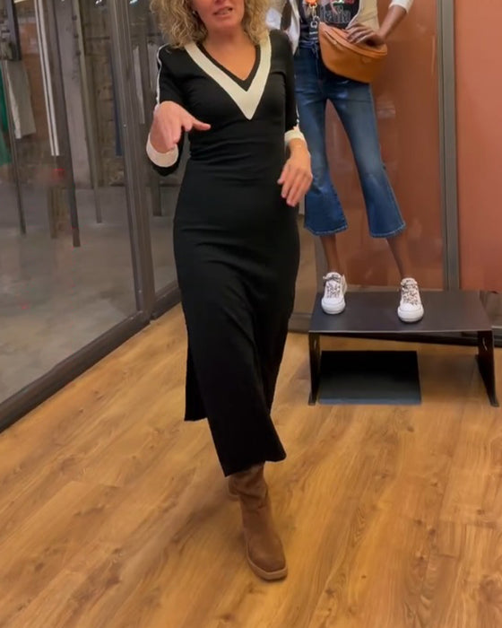 Kjole med V-udskæring og 3/4 ærmer