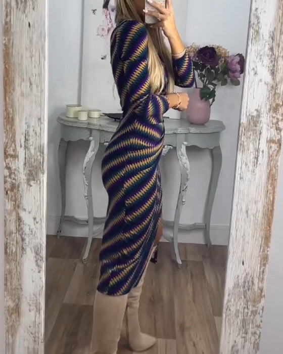 Sexet kjole med striber og høj hals