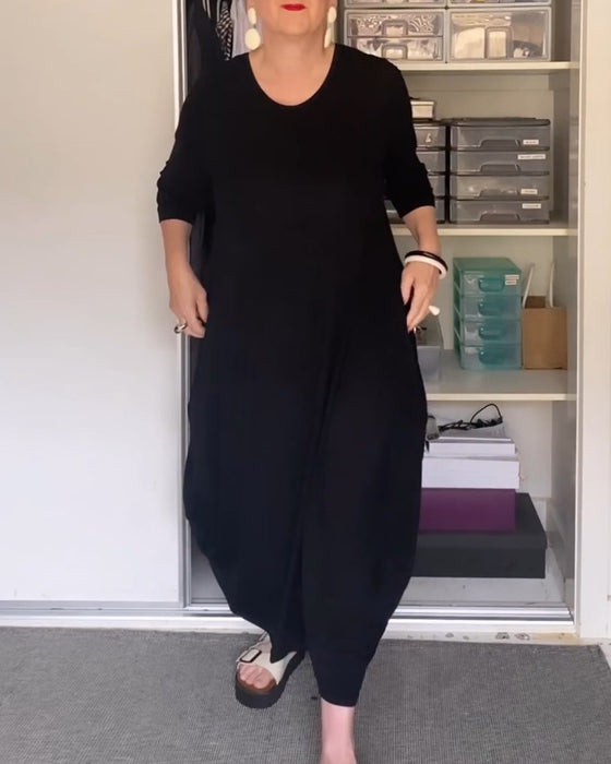 Lang sort kjole med rund hals