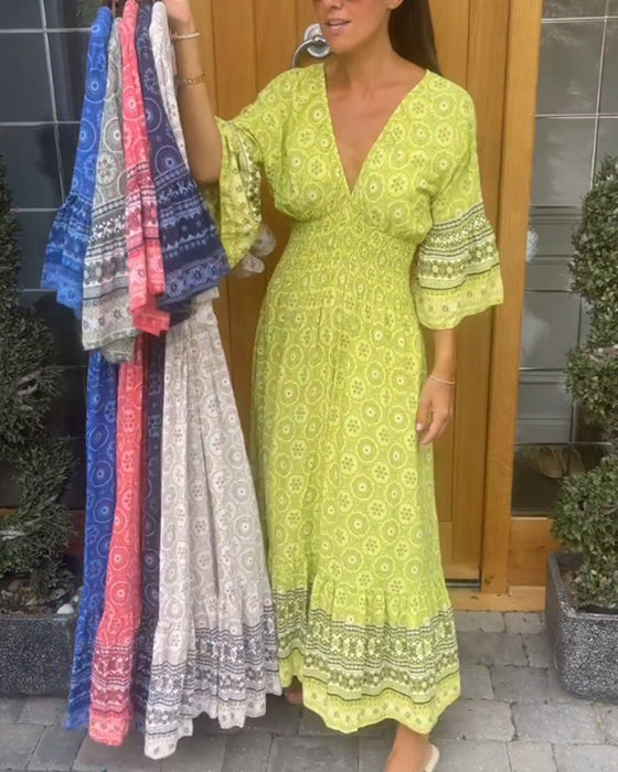 Kjole med dyb v-udskæring