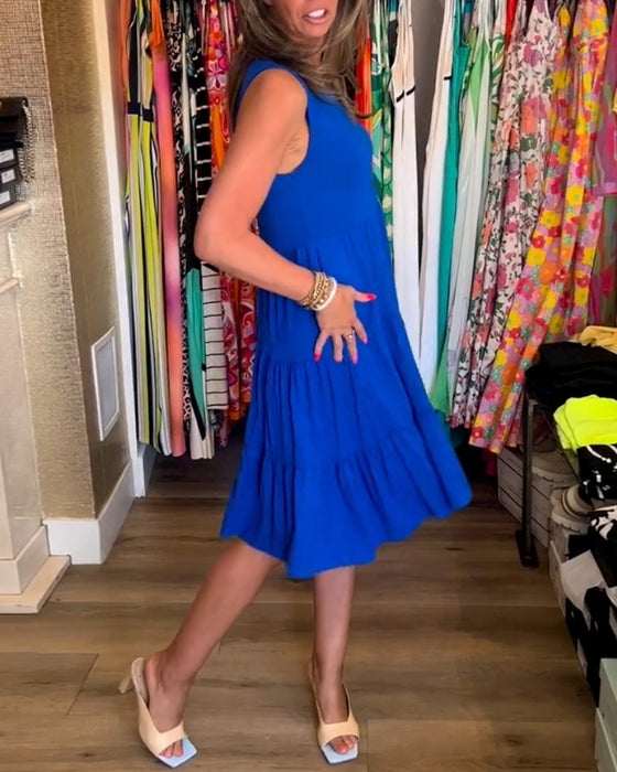 Blå ærmeløs kjole med plisseret nederdel