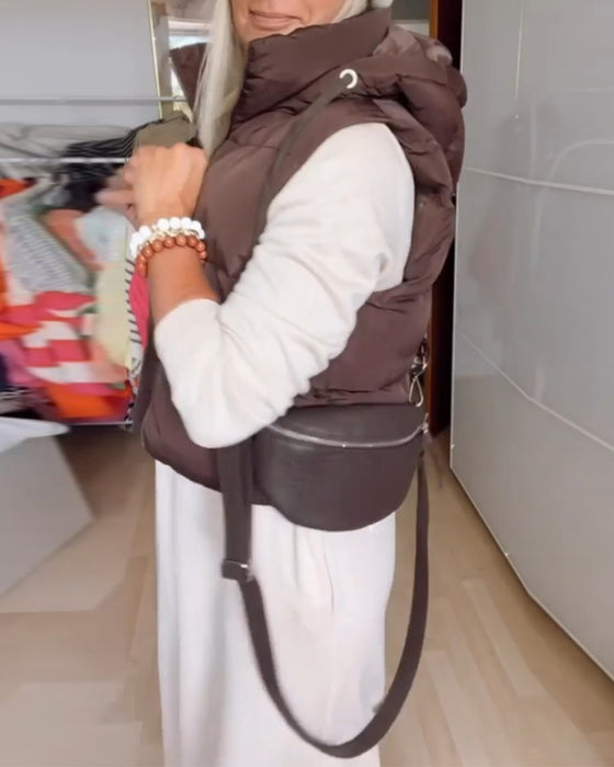 Ensfarvet vest med hætte