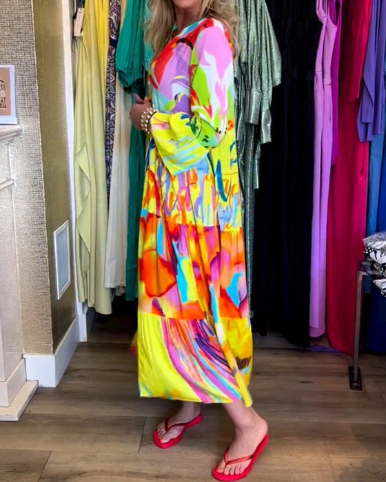 Farverig kjole med vide ærmer