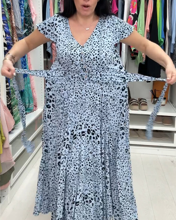 Kortærmet kjole med V-hals