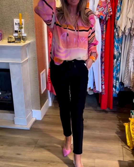 Farverig top med snøre