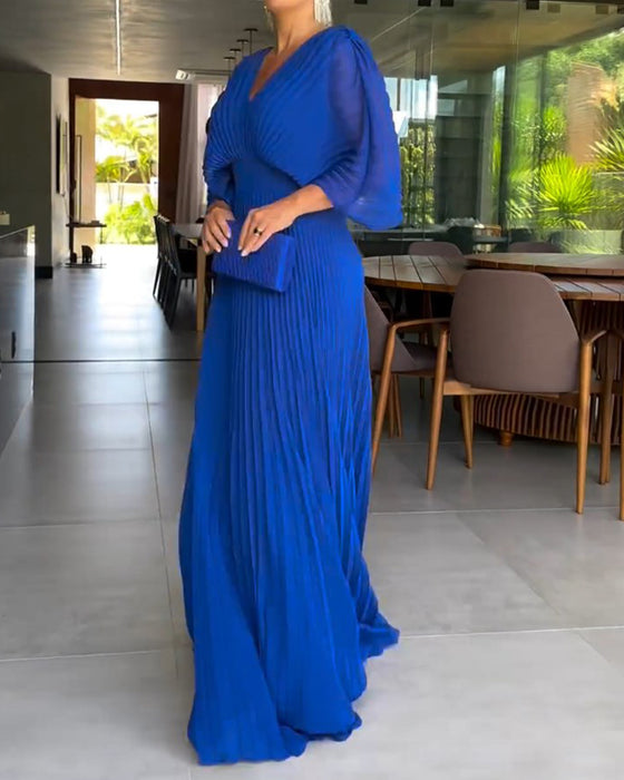 Lang plisseret kongeblå kjole