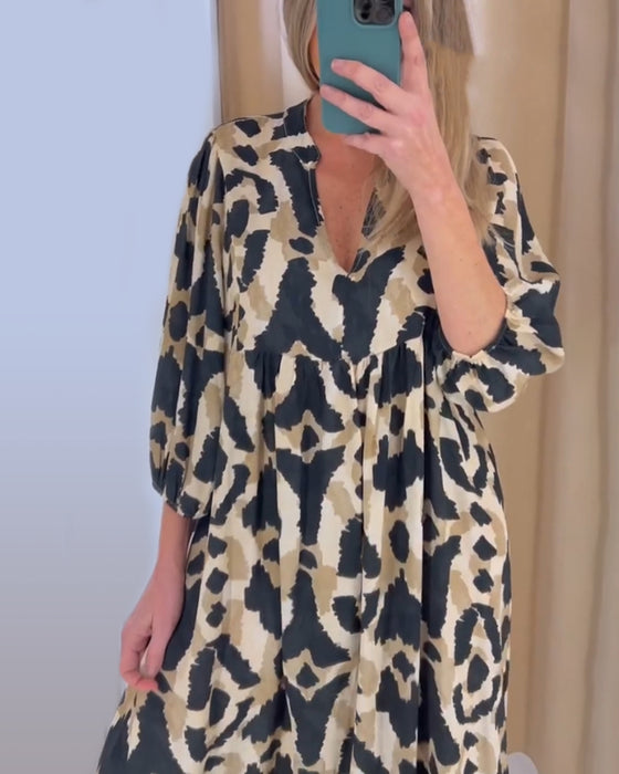 Afslappet lang kjole med V-udskæring