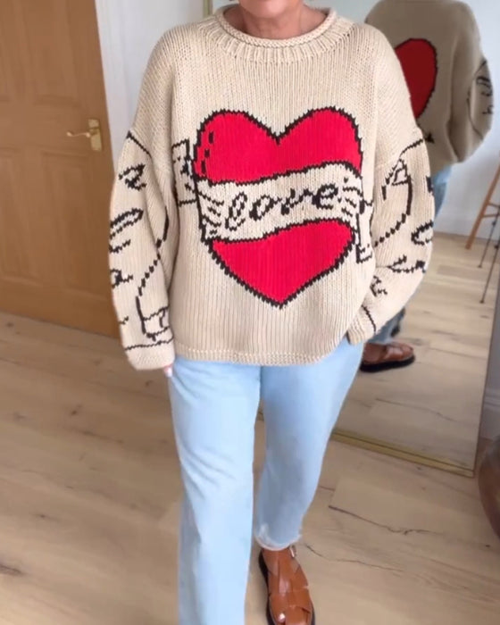 Afslappet sweater med stort hjertemotiv