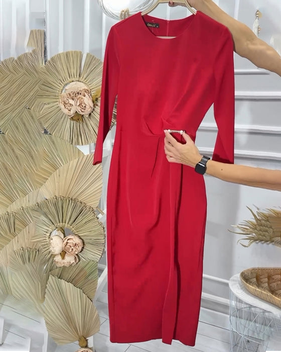 Romantisk lang rød kjole med rund hals