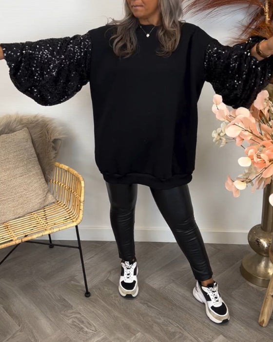 Ensfarvet sweater med vide ærmer